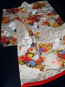 【KIRUKIRU】美品 打掛 着物 正絹 刺繍の花車と鶴意匠 白地 金糸 金彩 紗綾形 振袖 和装 着付け 呉服 kimono 花嫁衣装 結婚式