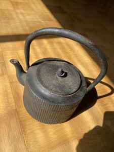 ■岩鋳■大型　鉄瓶　鉄器　アラレ模様　金属工芸　急須　茶器　茶道具　アンティーク　古い
