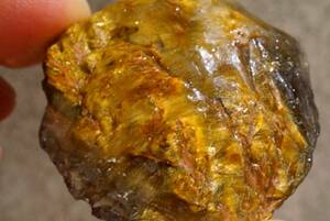 ブラジル産 天然タイタン ルチルクォーツ 原石 ルチルがぎっしり詰まった希少な極上品 標本 183ct