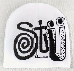 送料無料【新品】ステューシー・ビーニー帽　ホワイト　フリーサイズ　STUSSY「STU」ロゴ編込み変形フォントがカッコいい！　ニット帽子