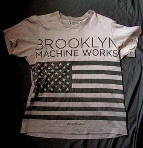 ユニクロUT「 BROOKLYN MACHINE WORKS　半袖Tシャツ 」　Color＝グレー/黒ロゴ ：Size/ M