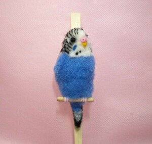 羊毛フェルト　セキセイインコ　ブローチ　鳥　ミニチュア　ハンドメイド　アクセサリー