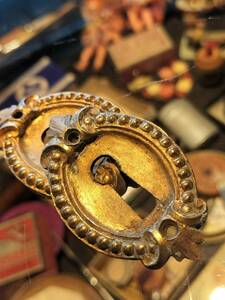 フランス　アンティーク　ブロンズ　綺麗な模様の鍵穴　ドアー　アトリエ　２点セット！