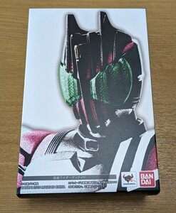 バンダイ　S.H.Figuarts 真骨彫整法　仮面ライダーディケイド　中古品　一部欠品あり