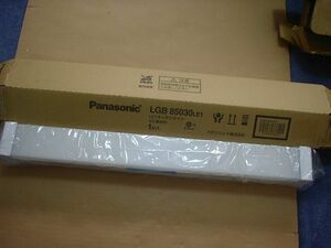 ●[開封品・箱の状態悪い]パナソニック LEDキッチンライト(昼白色) LGB85030LE1（1個）