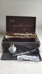 BACHトランペット　Vincent Bach Stradivarius Model 37 バック マウスピース ワウワウミュート サイレンサー スタンド シリアル番号20万台