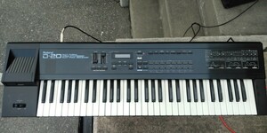 Roland ローランドD-20 キーボードシンセサイザー　鍵盤楽器　電子ピアノ ジャンク出品　音が出ない箇所あり　　　管理番号「252」
