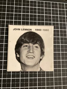 80sUSAビンテージバッジJohnLennonジョンレノン2ビートルズBeatlesアメリカントリー古着西海岸ロックヒッピーサーフ世田谷ベースヌーピー