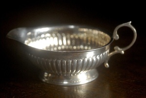 アンティーク　１８２８年 純銀製 優雅なフォルムのジョージアンのミルクピッチャー(k65)【郵パック発送】