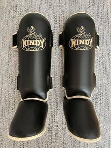 Windy 黒ゴールド　レガース　キックパット ウィンディ　ムエタイ　キックボクシング　総合格闘技ボクシング空手テコンドー脛当てすね当て