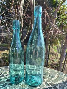 レトロガラス瓶 機械栓の瓶 青緑色不透明ガラス 気泡 製造皺 製造バリ 2種2本まとめて/瓶/ガラス瓶/昭和レトロ/当時物