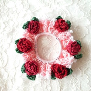 シュシュ　ピンク＆赤薔薇　バラ　レース編み　手編み　かぎ編み　ハンドメイド　ヘアアクセサリー