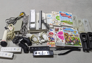 Nintendo Wii 白 本体＋マリオパーティ8 カラオケJOYSOUND他＋ヌンチャク・コントローラ4個