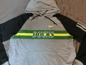 激レア ナイキ【Nike】社製 USカレッジ オレゴン大学ダックス【OREGON DUCKS】スウォッシュ ロゴプリント プルオーバーパーカーUS Mサイズ