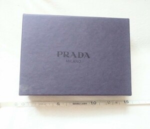 非売品！　プラダ PRADA の空箱 小物入れやアクセサリー入れに！！　ケース　かわいい　高級感　ディスプレイ　飾り　DIY