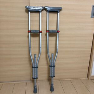 松葉杖 歩行補助 最大調節：約144 X 97 cm 伸縮式 簡単調節 アルミ合金製 河北力健（中国製）