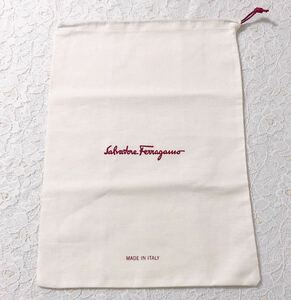 サルヴァトーレ・フェラガモ「Salvatore Ferragamo」バッグ保存袋 現行 (3344) 正規品 付属品 内袋 布袋 巾着袋 29×39cm アイボリー