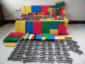 LEGO レゴ デュプロ 大量 セット 6.7kg (560ピース以上）ケース付き 動物 / 車 / レール/ 人形 / フィグ / 基礎版 / 特殊ブロック等
