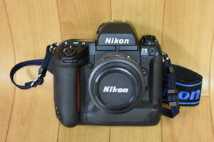 うぶ品　Nikon F5 ニコン カメラ ブラックボディ、AF NIKKOR 35-105mm 1:3.5-4.5 レンズ　未確認 未整備品　ジャンク