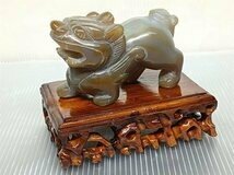 新品・未使用品 中国 玉石瑪瑙 獅子彫刻 台付/箱付