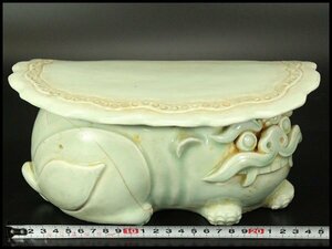 【銀閣】中国美術 青磁 獅子 陶枕 25.7cmx18.2cm 旧家蔵出(RC743)
