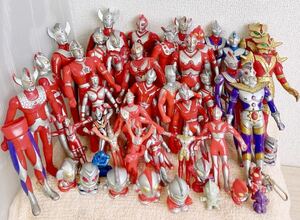 ウルトラマンまとめ46体 フィギュア ソフビ 人形 バンダイ 円谷プロ BANDAI ヒーロー ウルトラマン父 母 タロウ セブン キング中古品 現状