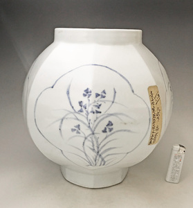 李朝 青花窓絵草花文面取壺 全高29cm 韓国 朝鮮 陶磁器 希少 花生 花瓶 白磁 染付 美術品