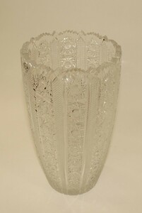 ボヘミアガラス　花瓶（横14cm×奥行14cm×高さ25.5cm）