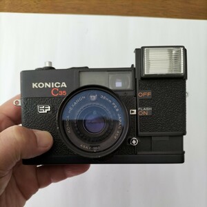 アンティーク、レトロなコニカカメラ、KONICA C35 EFです