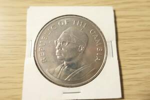 ガンビア１０ドル銀貨１９６５年　１１