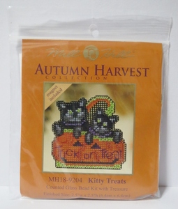 Mill Hill クロスステッチビーズキット　Kitty Treat マグネット入り　猫