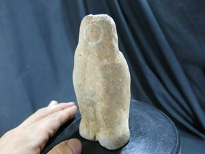 A　みみずく俑　死後の世界を飛ぶ鳥　漢時代　中国　遺跡発掘品　明器　副葬品　墓地　あの世　来世　フクロウ　ふくろう　加彩陶器 文化財