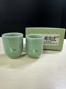 保管品 韓国陶窯 東谷 金正黙 夫婦湯呑 雲鶴文 乾國 高麗青磁 貫入 茶器 茶道具 伝統工芸 