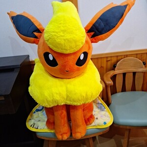 ブースター　等身大　ぬいぐるみ　ポケモンセンター　ブイズ　イーブイ　Eevee