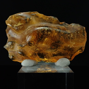 琥珀 虫入 57g KF0116 マダガスカル産 パワーストーン 化石 コパル