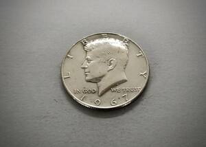 1967年 ケネディ50セント銀貨　送料無料（14119）シルバー400　USA 貨幣　ハーフダラー アメリカ 硬貨