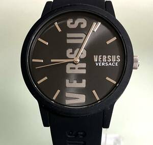 ★稼動 美品★VERSUS ベルサス/VERSACE ベルサーチ★ラバーケース付属★クオーツ★黒文字盤★メンズ腕時計★