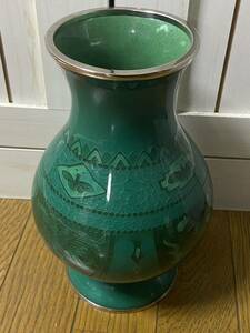 中国美術 七宝焼き　花瓶　花器　緑地花文　緑地模様　高さ24.5cm 　七宝細工　工芸品　七宝花瓶★0917