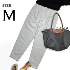 ZARAザラ レーヨン混タックセンタープレスストレッチテーパードパンツ グレーM