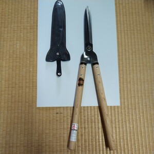 手打の刈込鋏　刃渡り190mm 　全長63cm　ブランドはありませんが九州の鍛冶屋さんの製品です。庭仕事に！