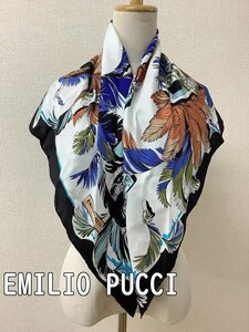 エミリオ・プッチ (EMILIO PUCCI) 白に黒やブルーのプリント シルクスカーフ　８８×８７ｃｍ