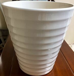 新品未使用陶器植木鉢直径23 cm×高さ24cm
