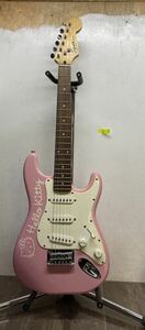 ♯006:Squier by Fender MINIスクワイア エレキギター　ミニ STRATOCASTER Hello Kitty ハローキティ　ソフトケース付き　良品