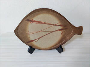 備前焼　装飾平皿　皿立て付き　刺身、その他料理の盛付やインテリアに　日本六古窯