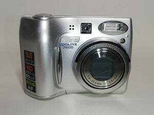 【動作確認済】Nikon ニコン COOLPIX E7600 クールピクス シルバー デジカメ 