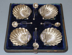 1892年英国バーミンガム純銀製コンディメントセット（8点）