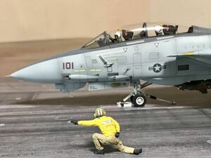 完成品 1/48 F-14A トムキャット VF-154 ブラックナイツ 発艦シーン 