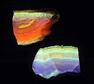 鉱物標本、蛋白石、蛍光オパール北海道産 2個組　25グラム（BC3)