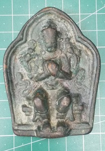 仏教美術 時代物 銅製 チベット 西蔵仏 懐中仏 兜仏 仏像 鉄仏 古玩 古銅 金属製 ●3709