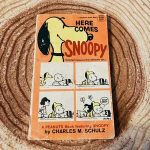 ビンテージ 洋書 1970s? HERE COMES SNOOPY CharlesM.Schulz PEANUTS スヌーピー コミック 本 ブック 漫画 ヴィンテージ アメリカ USA
